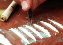 У пассажира иномарки нашли амфетамин, купленный у метро