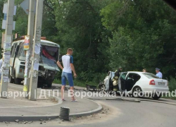 Шесть человек пострадали в ДТП с автобусом и Skoda в Воронеже