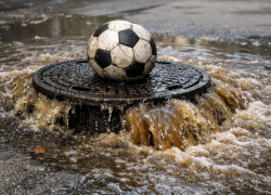 Причину, почему в России все плохо с футболом, показали в воронежском Шилово