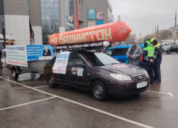 Машиной с макетом ракеты и надписью «На Вашингтон» заинтересовались воронежские полицейские 