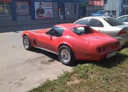 50-летний Chevrolet Corvette затмил автомобили в Воронеже 