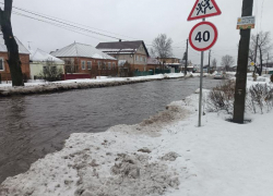Улицу жестко затопило в Воронеже – опубликовано видео  