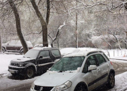 Водителям рекомендуют оставить автомобили из-за сильнейшего снегопада в Воронеже 