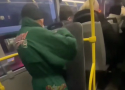 'Бой с тенью" попал на видео в воронежском автобусе