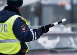 В Воронеже азербайджанец на Mercedes сбил инспектора ДПС