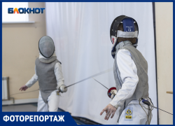 Юные воронежцы сразились на шпагах, саблях и рапирах