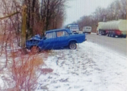 Пассажирка «Жигулей» погибла после столкновения с деревом в Воронежской области