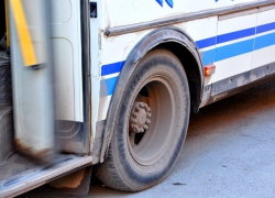 Школьница выпала из маршрутки в Воронеже во время движения