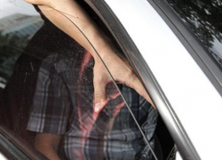 В Воронеже будут судить водителя, зажавшего руку полицейского стеклом