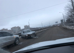 Момент жесткого ДТП на воронежском мосту «в никуда» попал на видео