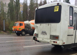 Воронежцы высмеяли догонялки маршутчиков, закончившиеся ДТП