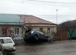 В Воронеже столкнулись «Порше» и «Тойота»: три человека пострадали 