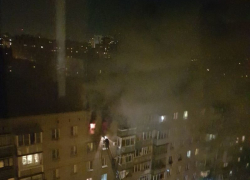 Горящую многоэтажку на Колесниченко в Воронеже тушили 1,5 часа