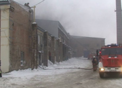 Рано утром на севере Воронежа 62 спасателя тушили загоревшийся склад