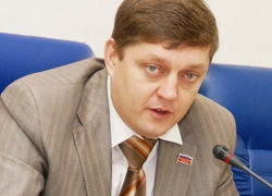 Олег Пахолков: То, что жители маленького поселка отремонтировали амбулаторию за свой счет - это огромный позор власти