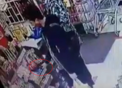 Воровство презервативов в воронежском микрорайоне Шилово попало на видео 