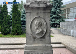 Мемориальный памятник поэту Ивану Никитину 160 лет назад открыли в Воронеже
