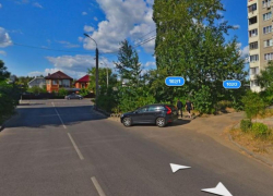 Неизвестный сбил женщину и скрылся в Воронеже