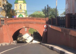 Очередную жертву Каменного моста сняли на фото в Воронеже