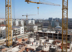 Юного рабочего в Воронеже насмерть раздавило металлоконструкцией 