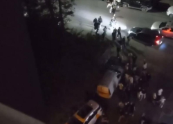 Массовую «утечку» подростков сняли на видео в центре Воронежа