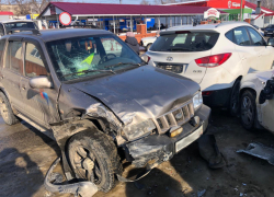 Пенсионер сбил трех человек и разбил четыре машины под Воронежем