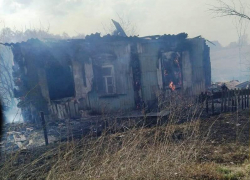 МЧС отчиталось о ликвидации пожара, уничтожившего жилые дома в Воронежской области