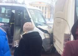 Жительницы Воронежа пострадали в массовом ДТП с маршрутками