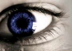 В Воронежской области пьяный мужчина напал и сломал нос 15-летней школьнице