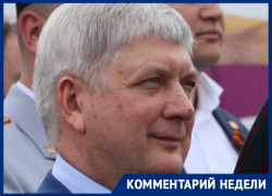 Как губернатор Гусев целый год ходил между струйками 
