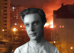 Огонь на бывшем военном складе озарил улицу имени пламенного поэта в Воронеже