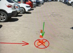 В Воронеже автомобилист сбил женщину на парковке у детской больницы и уехал