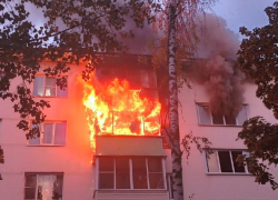 Труп мужчины нашли в охваченной огнем квартире в Воронеже 