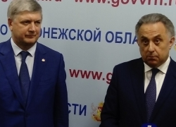 Переженить всех сотрудников «Дом.РФ»  предложил Виталий Мутко в Воронеже