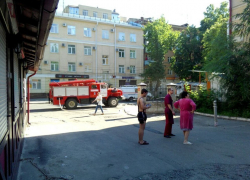 Спасатели эвакуировали 17 человек во время пожара в центре Воронежа