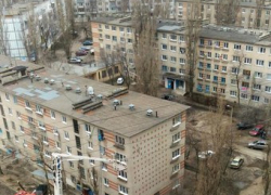 Во время крупного пожара из воронежской многоэтажки эвакуировали 12 человек