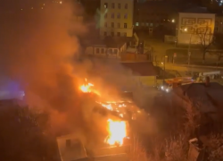 Опубликовано видео с места жуткого пожара в центре Воронежа