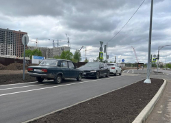 Велодорожку превратили в парковку на новой улице Воронежа