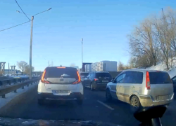 Воронежцы показали причину пробки на окружной 