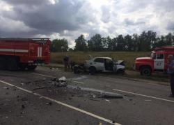 Опубликованы снимки с места ДТП с тремя погибшими в Воронежской области 