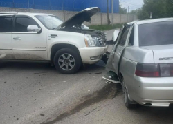 Массовое ДТП с двумя пострадавшими устроил Cadillac Escalade в Воронеже