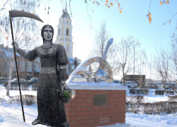 Алёнку из Нововоронежа пригласили постоять рядом со «шляпой» фашистов