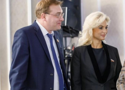 Либерал-демократ Овсянников провел год бок о бок с красавицей-единороссом Ярковой