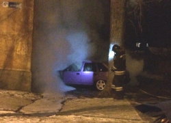 В Воронеже дотла сгорел моторный отсек «восьмерки» 