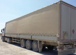 Водитель грузовика украл сладости на миллион рублей под Воронежем