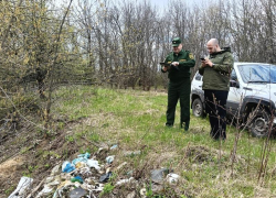 В безобразную свалку превратили природный памятник в Воронежской области