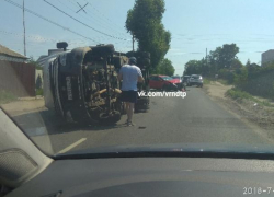 В Воронеже "Газель" прилегла после ДТП и заблокировала дорогу