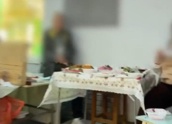 Вечеринку у «Пятерочки» с водочкой и селедочкой показали на видео в Воронеже