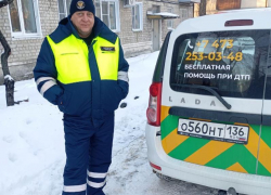 Отбуксировал машину: автомобилистка попала в непростую ситуацию в Воронеже 