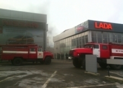 В Воронежской области горел автосалон Nissan